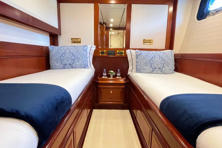 Charter Yacht ABUNDANCE - Alloy 104 - 3 Cabins - Panarea - Moorea - Tahiti - French Polynesia