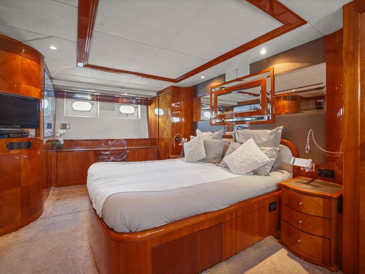 ACCAMA DELTA Azimut 30m - alternate view of VIP cabin ACCAMA DELTA Azimut 30m - alternate view of VIP cabin