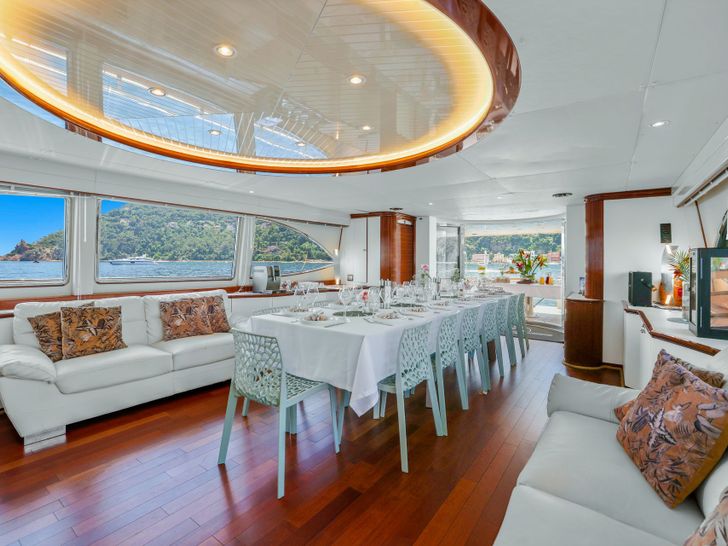 ACCAMA DELTA Azimut 30m - bright salon ACCAMA DELTA Azimut 30m - bright salon