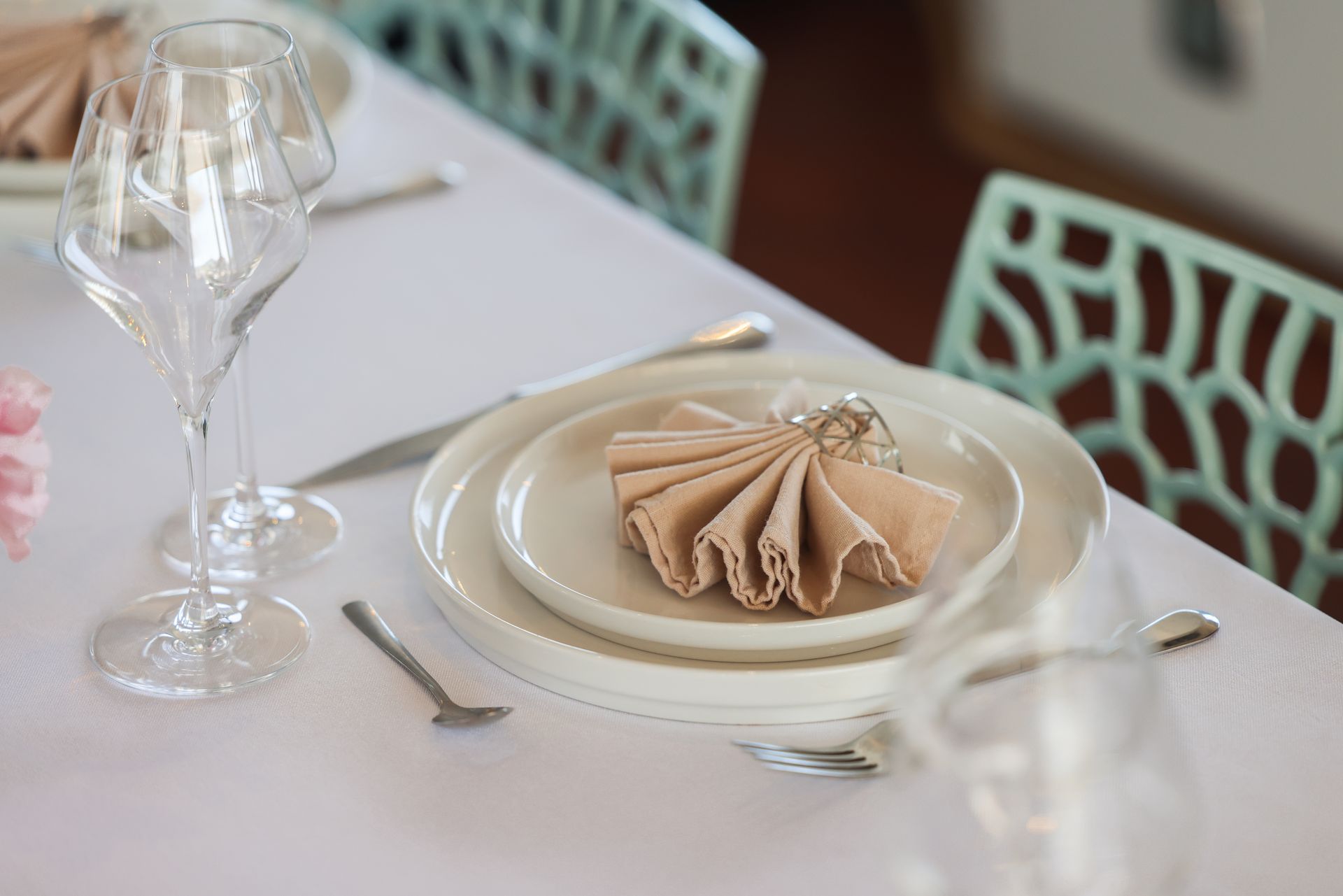 ACCAMA DELTA Azimut 30m - elegant dining setup
