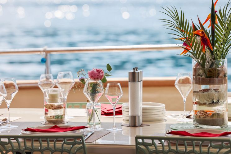 Charter Yacht ACCAMA DELTA - Azimut 30m - 4 Cabins - Cannes - St Tropez - Nice - Antibes - Monaco - French Riviera