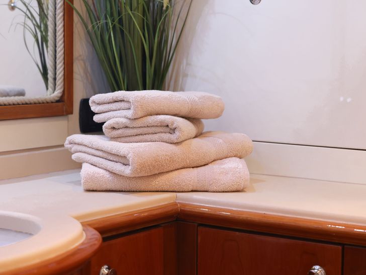 ACCAMA DELTA Azimut 30m - fresh neatly arranged towels ACCAMA DELTA Azimut 30m - fresh neatly arranged towels