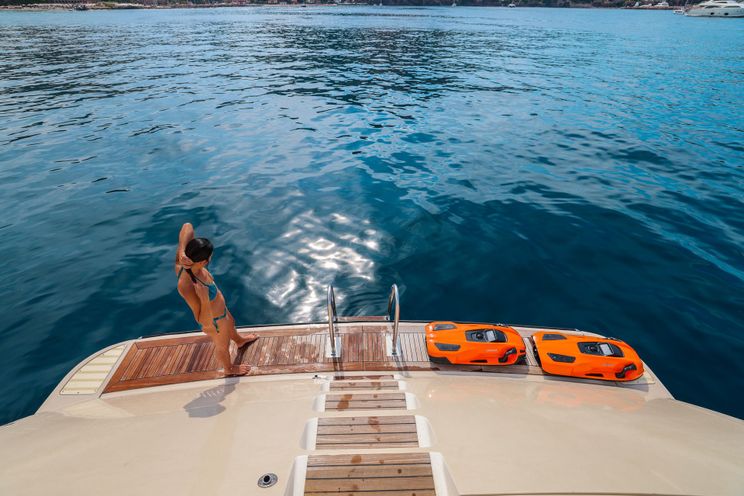 Charter Yacht ACCAMA DELTA - Azimut 30m - 4 Cabins - Cannes - St Tropez - Nice - Antibes - Monaco - French Riviera