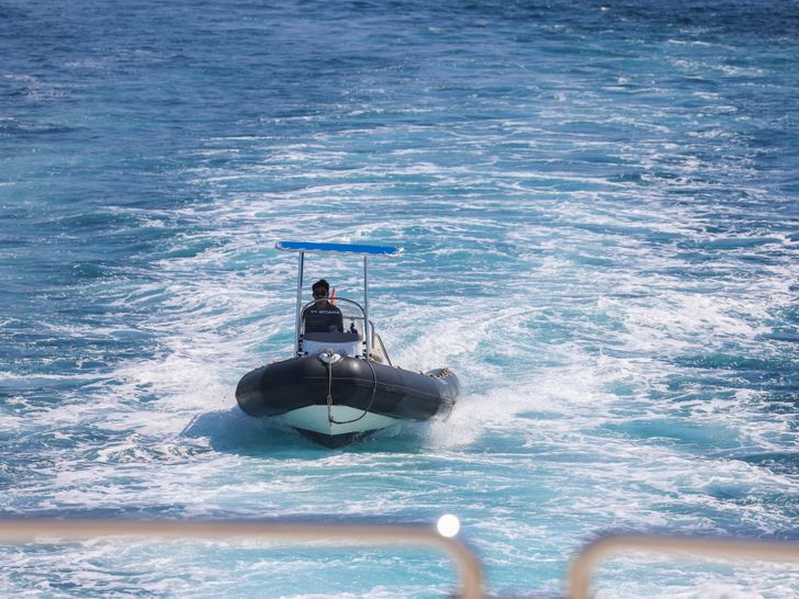 ACCAMA DELTA Azimut 30m - inflatable tender ACCAMA DELTA Azimut 30m - inflatable tender