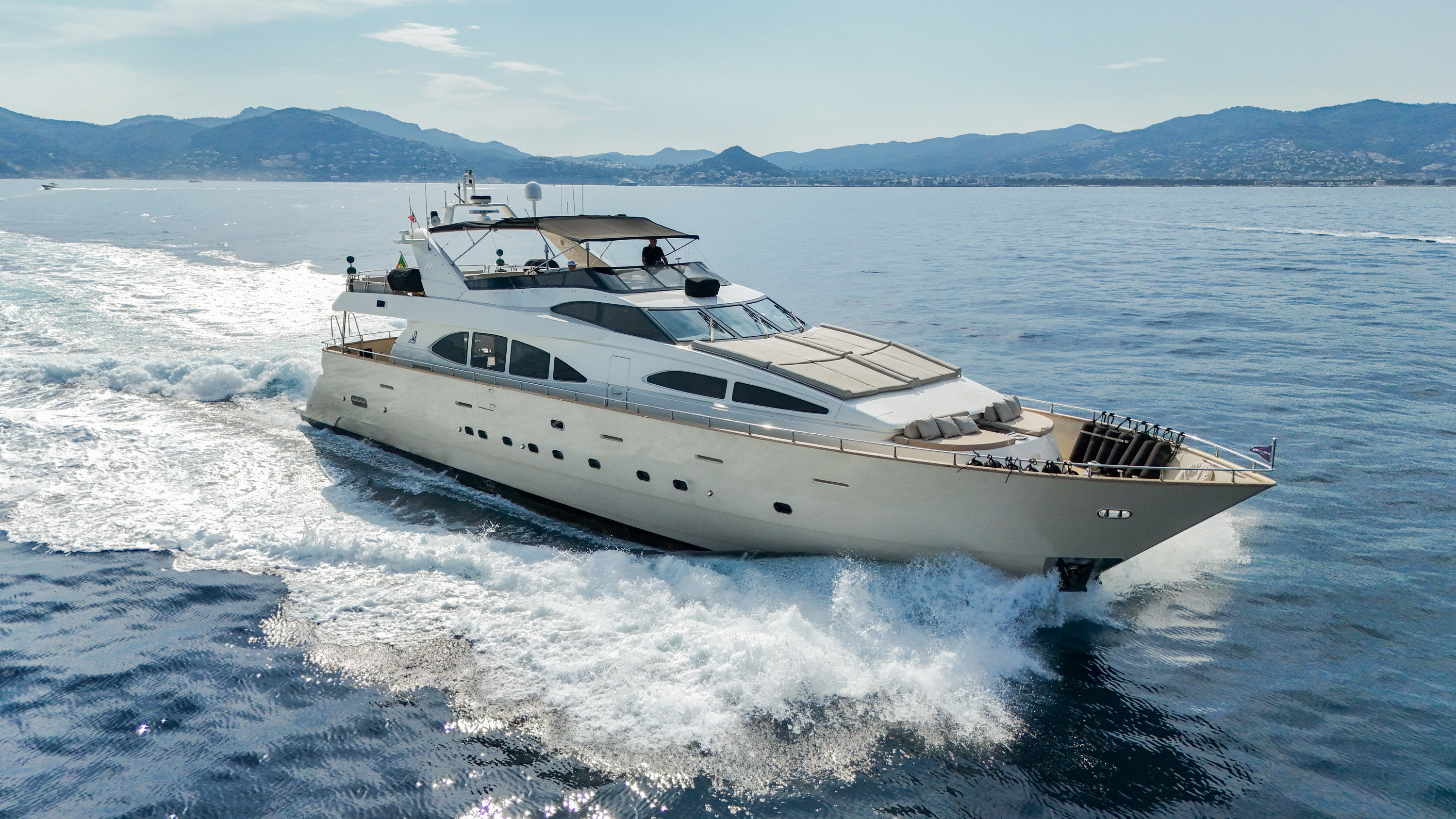 ACCAMA DELTA - Azimut 30m - 4 Cabins - Cannes - St Tropez - Nice - Antibes - Monaco - French Riviera