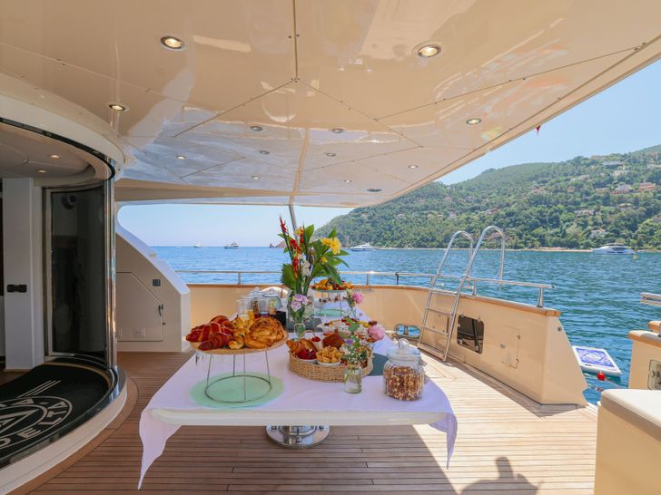 ACCAMA DELTA Azimut 30m - shaded aft deck with breakfast setup ACCAMA DELTA Azimut 30m - shaded aft deck with breakfast setup