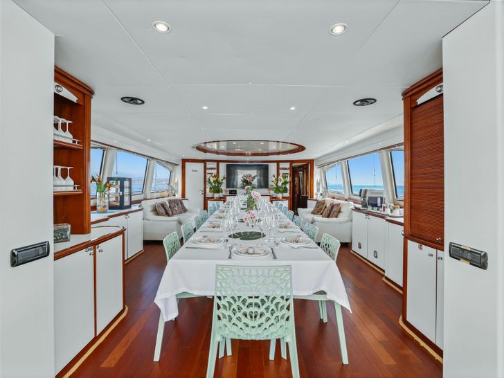 ACCAMA DELTA Azimut 30m - spacious salon ACCAMA DELTA Azimut 30m - spacious salon