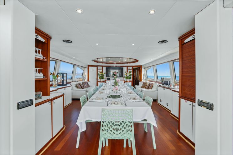 Charter Yacht ACCAMA DELTA - Azimut 30m - 4 Cabins - Cannes - St Tropez - Nice - Antibes - Monaco - French Riviera