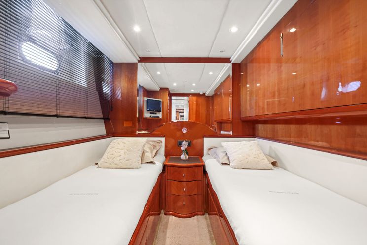 Charter Yacht ACCAMA DELTA - Azimut 30m - 4 Cabins - Cannes - St Tropez - Nice - Antibes - Monaco - French Riviera