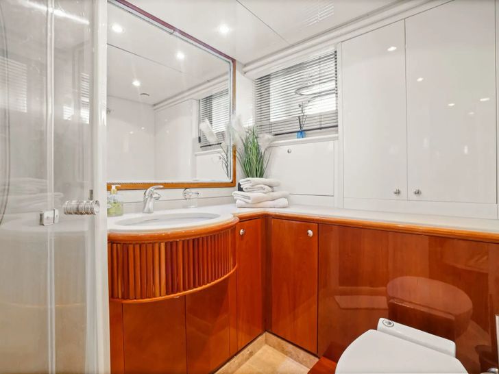 ACCAMA DELTA Azimut 100 Jumbo - VIP cabin bathroom ACCAMA DELTA Azimut 100 Jumbo - VIP cabin bathroom