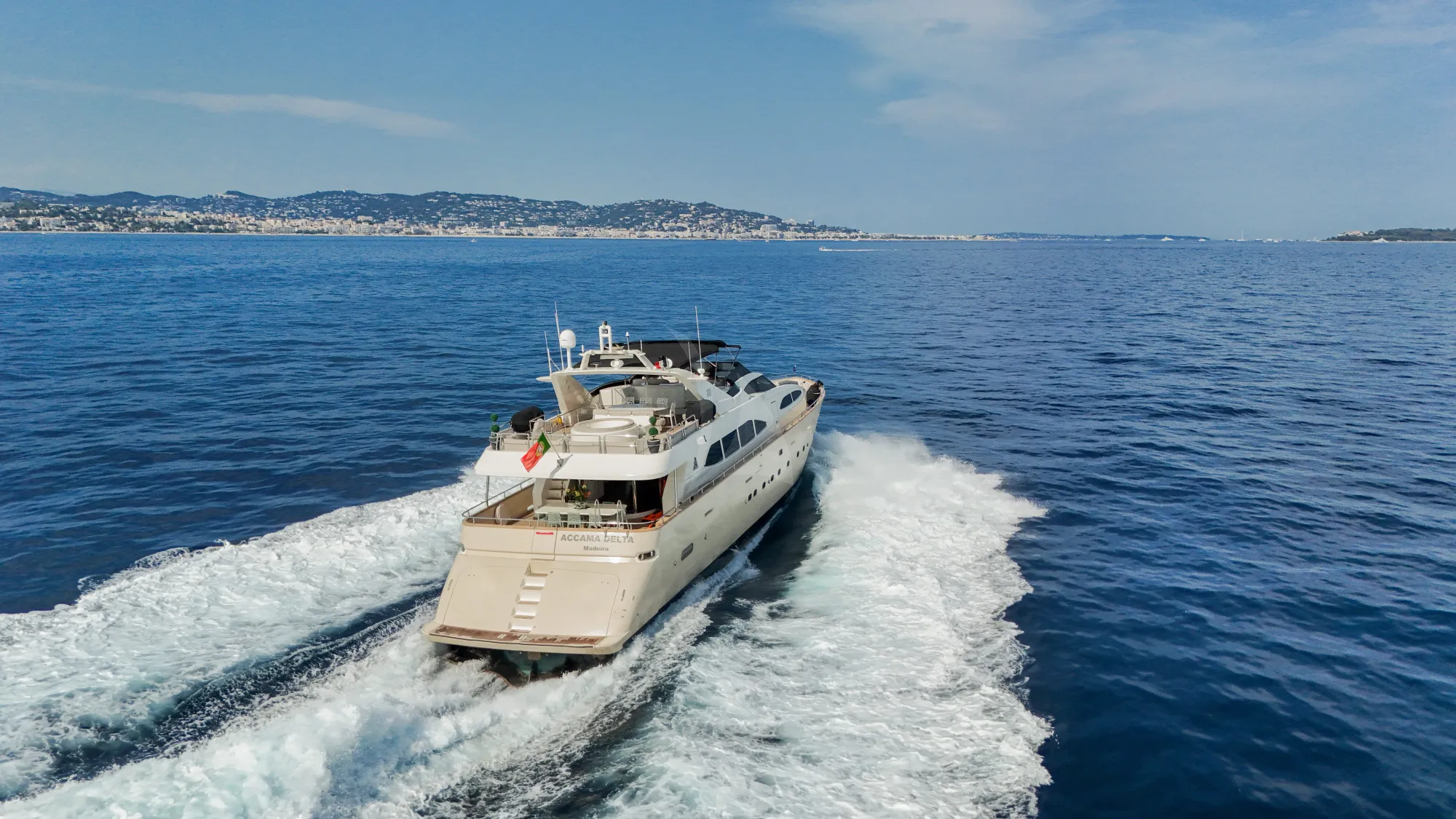 ACCAMA DELTA Azimut 100 Jumbo - cruising aft shot