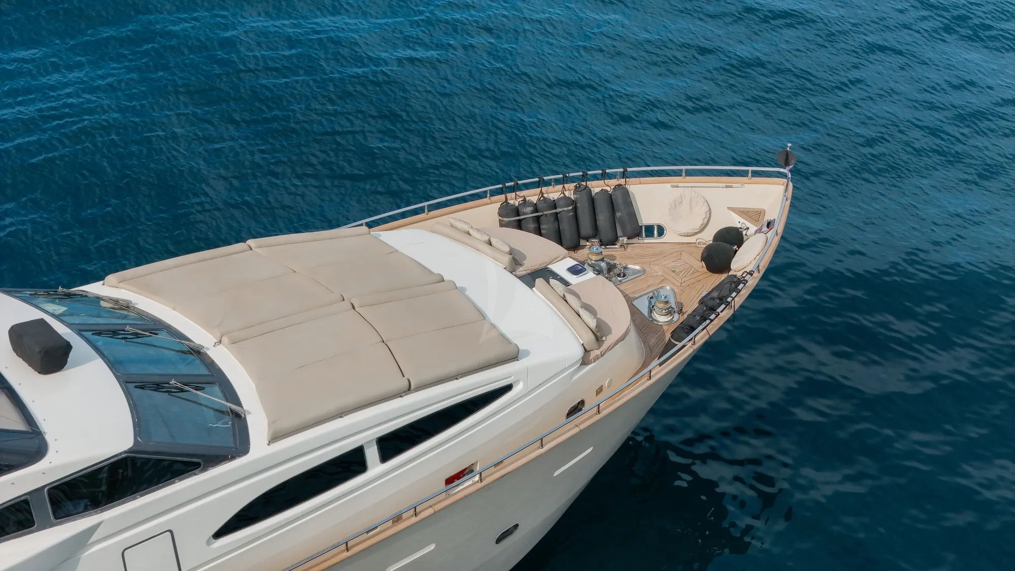 ACCAMA DELTA Azimut 100 Jumbo - foredeck view