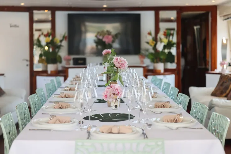 Charter Yacht ACCAMA DELTA - Azimut 100 Jumbo - Cannes - St Tropez - The French Riviera Day Charter Yacht