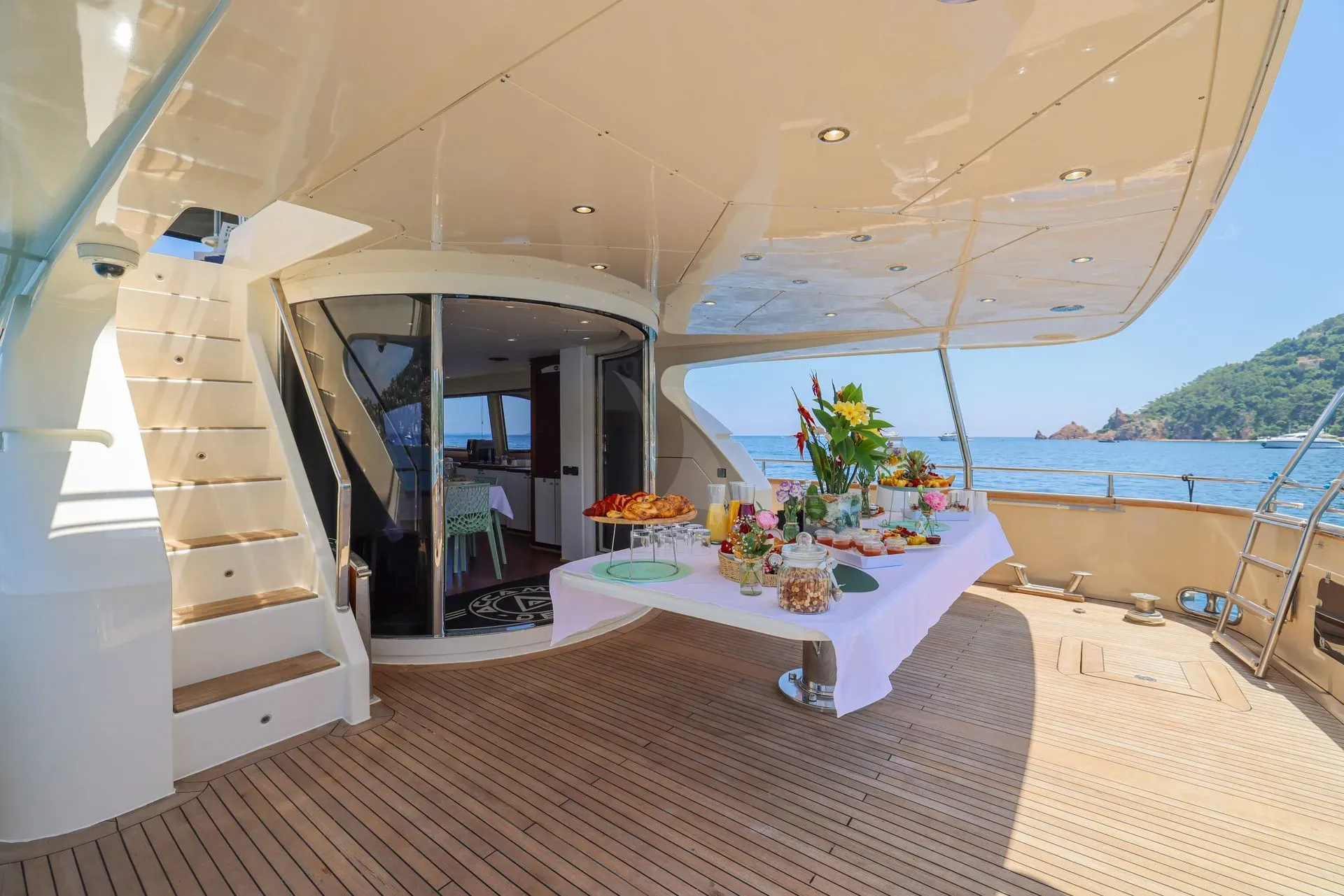 ACCAMA DELTA Azimut 100 Jumbo - main aft deck