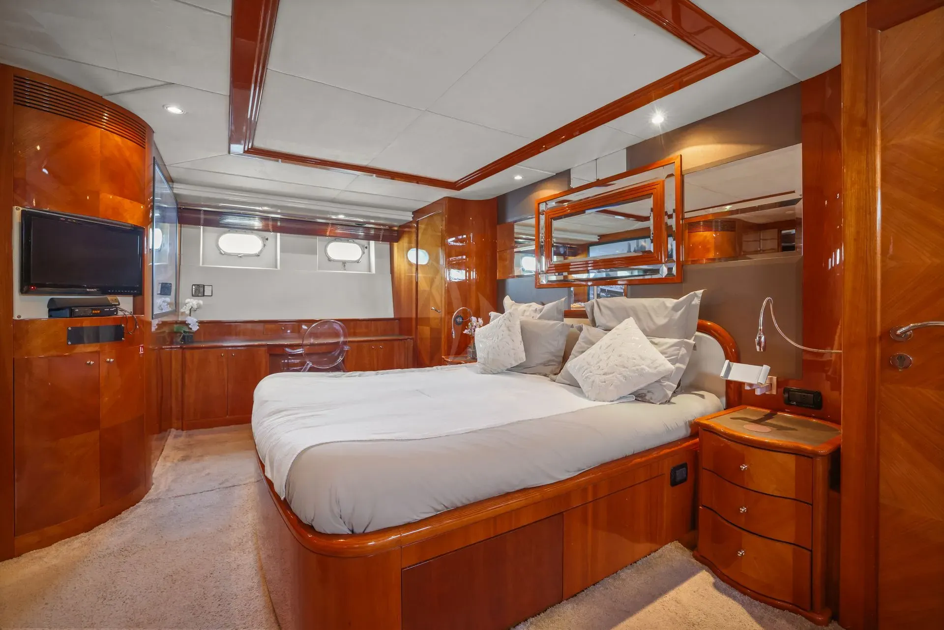 ACCAMA DELTA Azimut 100 Jumbo - master cabin