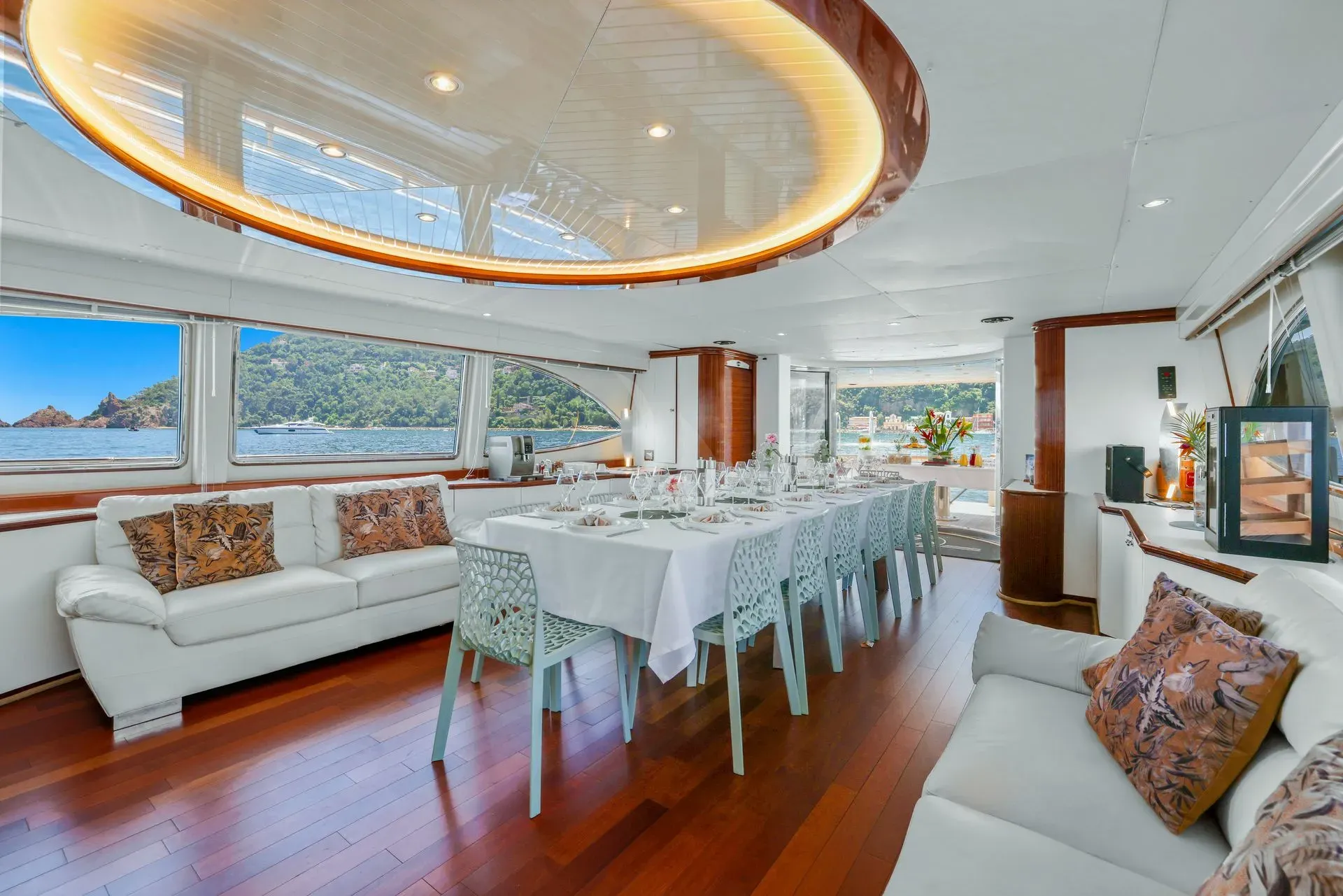 ACCAMA DELTA Azimut 100 Jumbo - saloon
