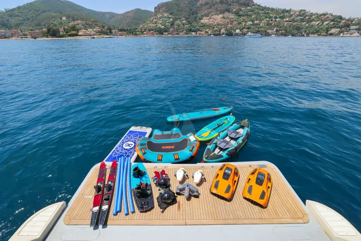 Charter Yacht ACCAMA DELTA - Azimut 100 Jumbo - Cannes - St Tropez - The French Riviera Day Charter Yacht