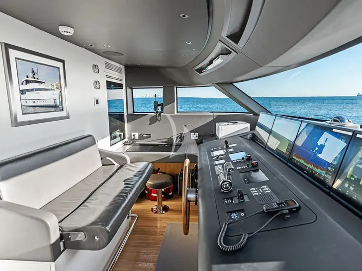 ACE Sanlorenzo SD96 - cockpit ACE Sanlorenzo SD96 - cockpit