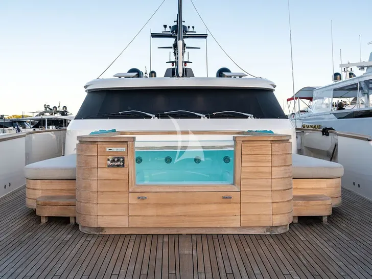 ACE Sanlorenzo SD96 - foredeck jacuzzi ACE Sanlorenzo SD96 - foredeck jacuzzi