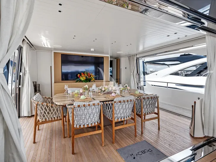 ACE Sanlorenzo SD96 - formal dining set up with a wine glass ACE Sanlorenzo SD96 - formal dining set up with a wine glass