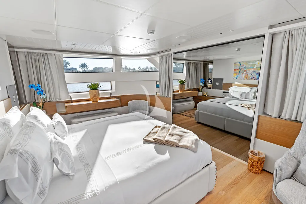 ACE Sanlorenzo SD96 - master cabin and whole body mirror