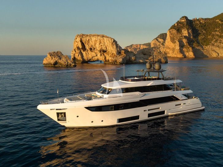 ACQUA Ferretti Custom Line Navetta 33 - main profile ACQUA Ferretti Custom Line Navetta 33 - main profile