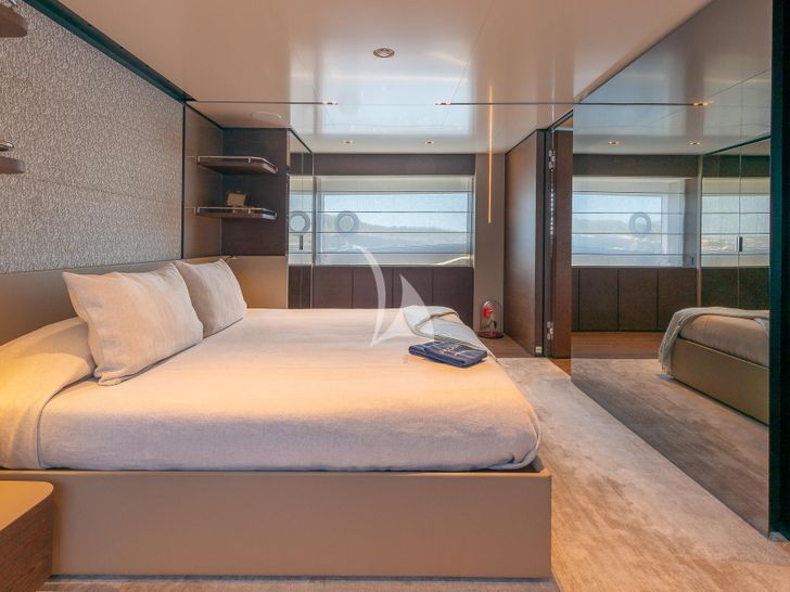 ACQUA Ferretti Custom Line Navetta 33 - master cabin ACQUA Ferretti Custom Line Navetta 33 - master cabin