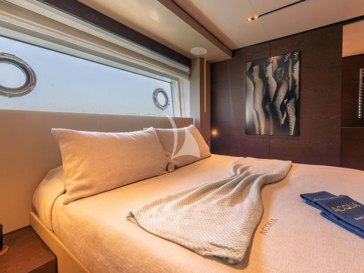 ACQUA Ferretti Custom Line Navetta 33 - VIP cabin 1 ACQUA Ferretti Custom Line Navetta 33 - VIP cabin 1