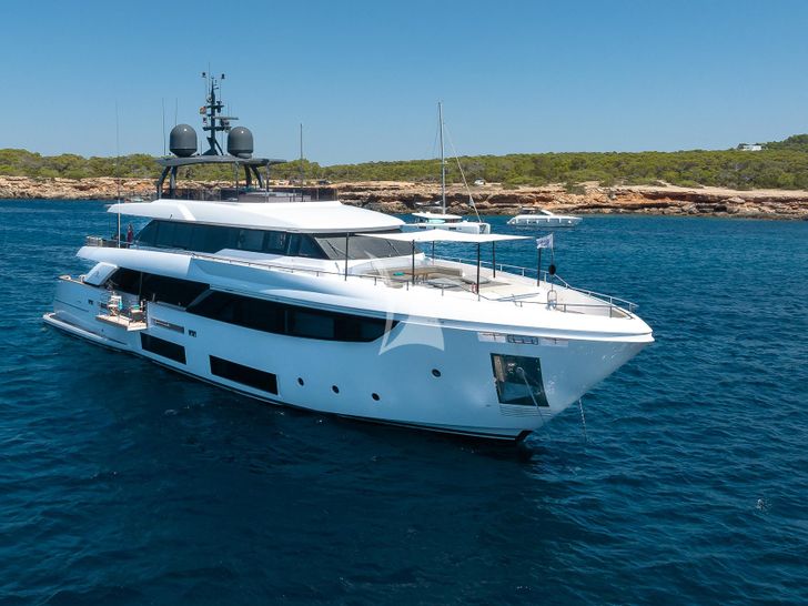 ACQUA Ferretti Custom Line Navetta 33 - side profile ACQUA Ferretti Custom Line Navetta 33 - side profile