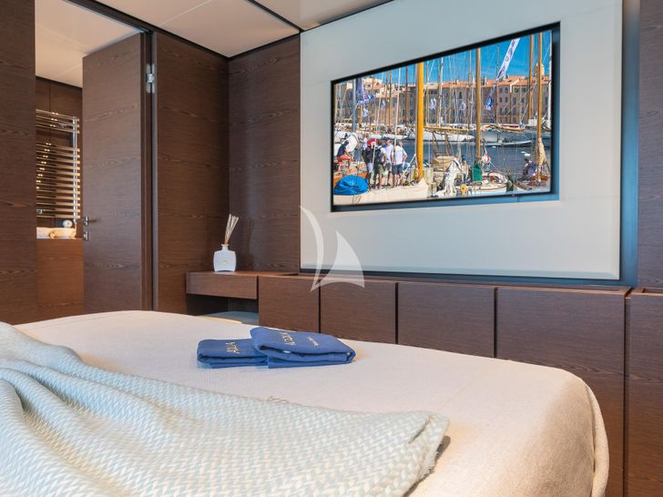 ACQUA Ferretti Custom Line Navetta 33 - VIP cabin 2 ACQUA Ferretti Custom Line Navetta 33 - VIP cabin 2