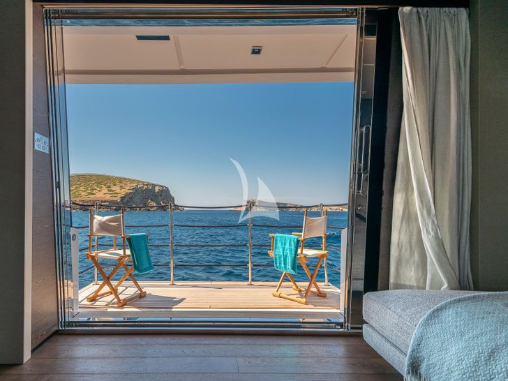 ACQUA - Ferretti Custom Line Navetta 33,cabin balcony