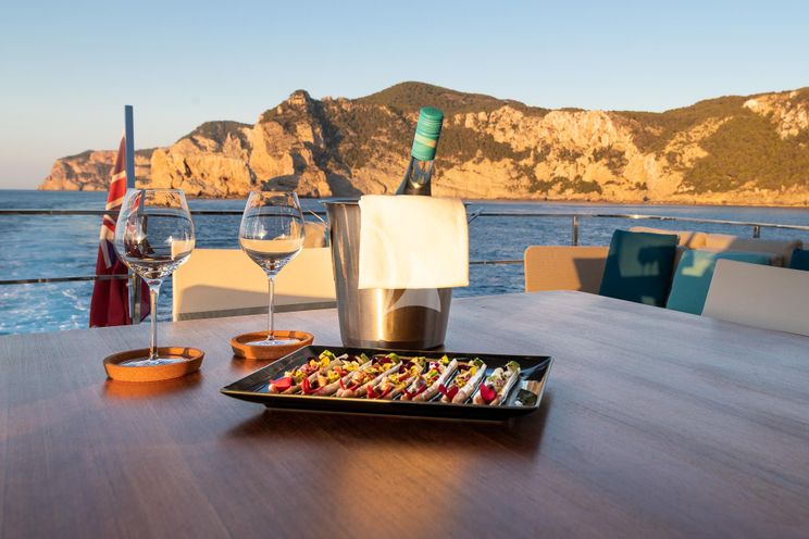 ŒNOLOGIE KIT - Yacht Catering & Delivery Mallorca –