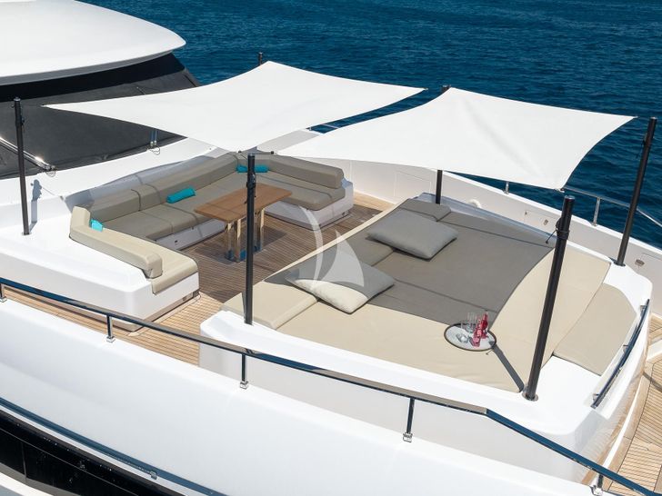 ACQUA Ferretti Custom Line Navetta 33 - sun deck ACQUA Ferretti Custom Line Navetta 33 - sun deck
