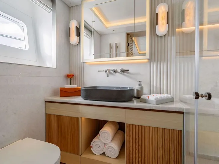 AD ASTRA Moonen 122 Martinique - VIP cabin 3 bathroom AD ASTRA Moonen 122 Martinique - VIP cabin 3 bathroom