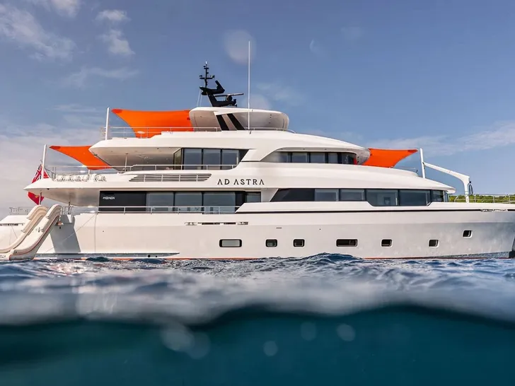 AD ASTRA Moonen 122 Martinique - anchored side profile AD ASTRA Moonen 122 Martinique - anchored side profile