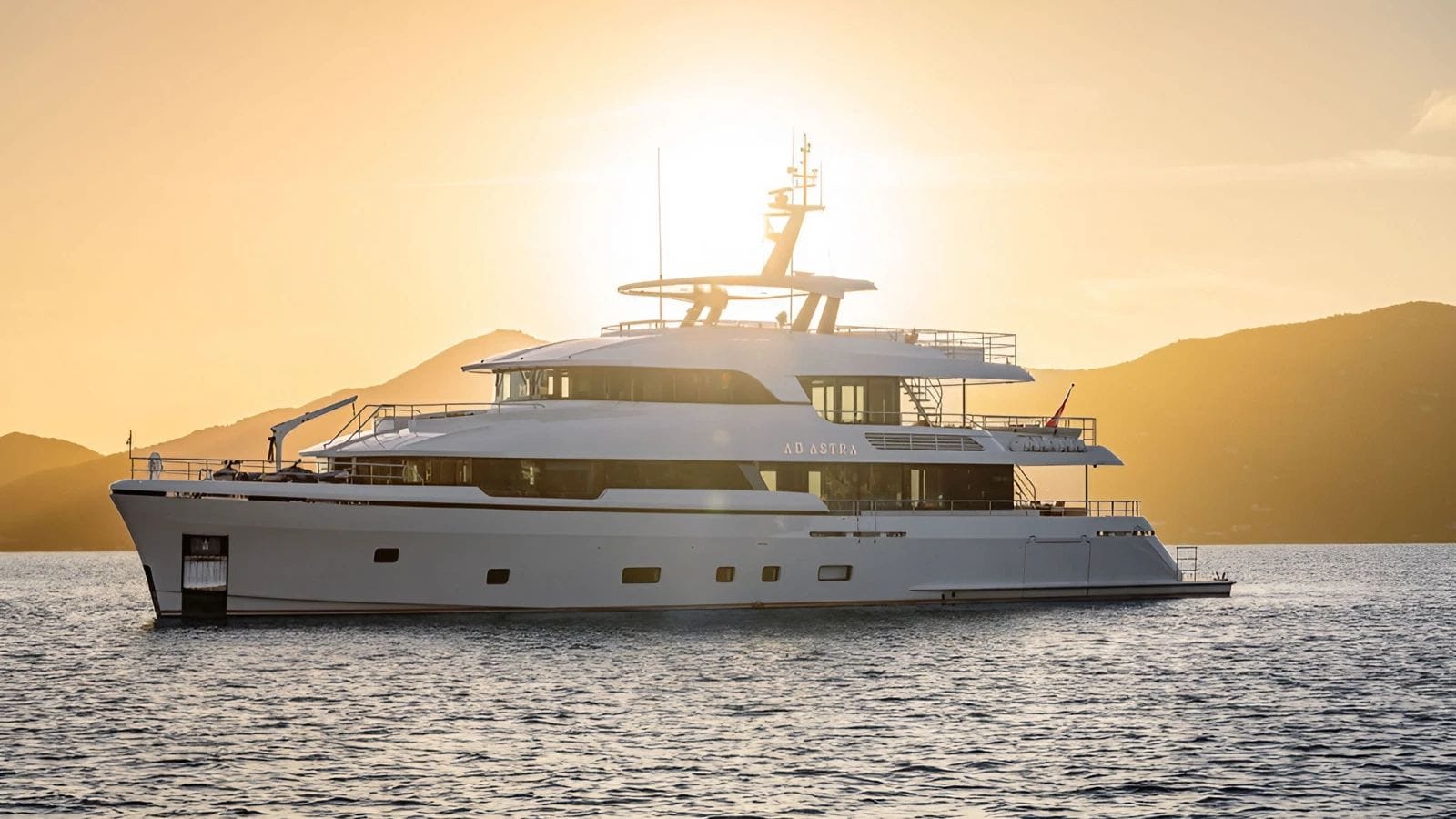 AD ASTRA Moonen 122 Martinique - anchored under the sunset