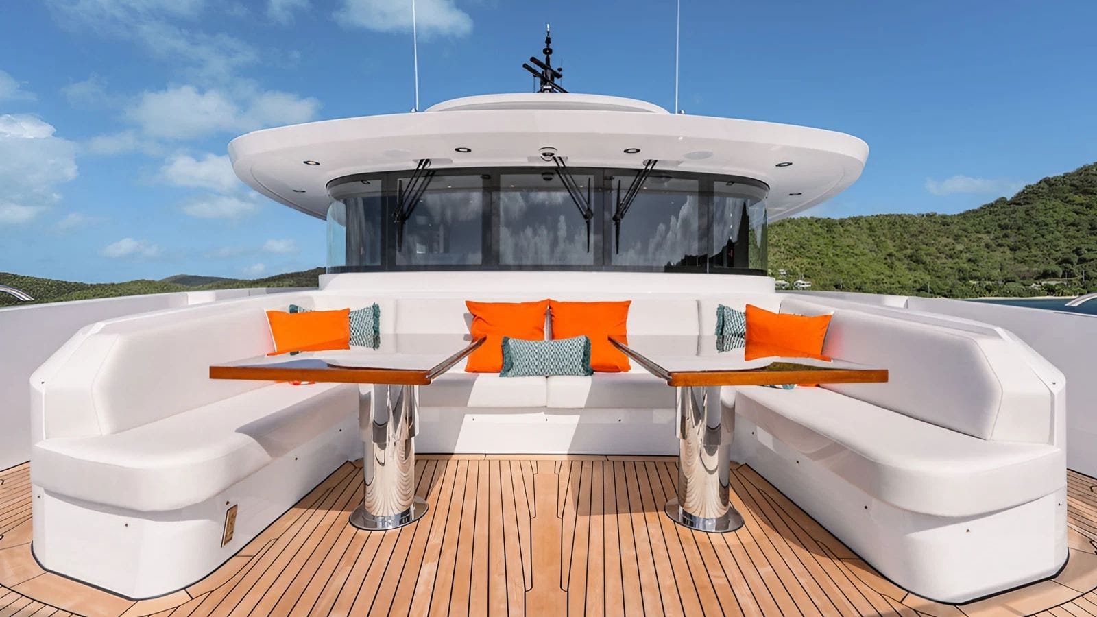 AD ASTRA Moonen 122 Martinique - foredeck lounge