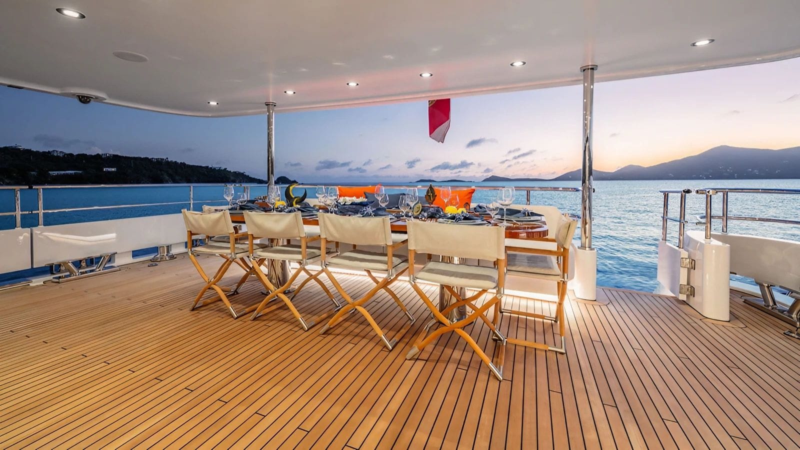 AD ASTRA Moonen 122 Martinique - main aft deck alfresco dining set up