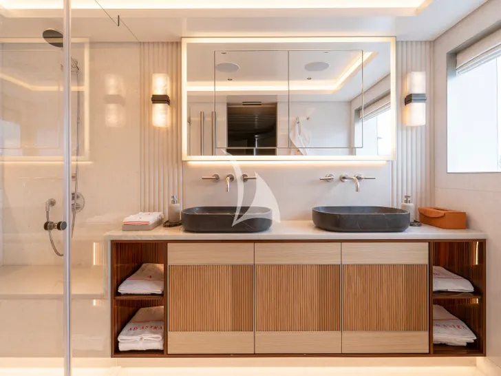 ADASTRA Moonen 122 Martinique - master cabin bathroom ADASTRA Moonen 122 Martinique - master cabin bathroom