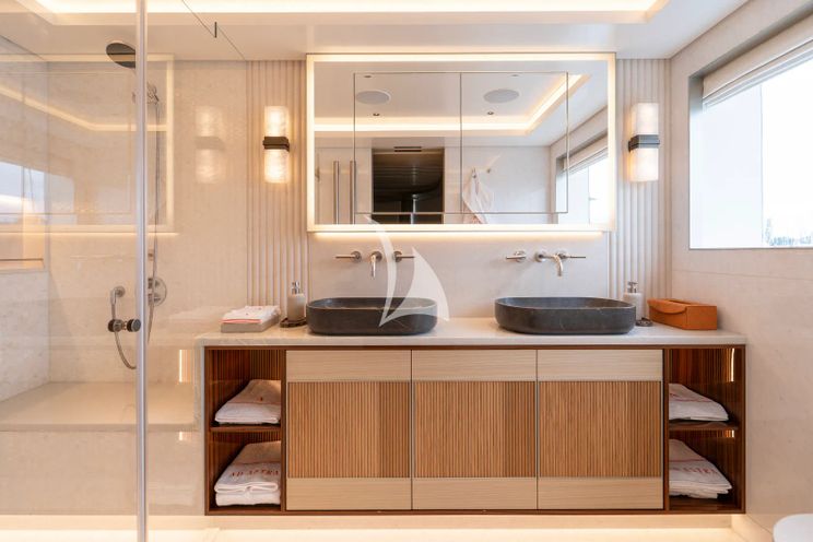 Charter Yacht ADASTRA - Moonen 122 Martinique - 5 Cabins - Nassau - Exumas - Bahamas