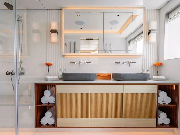 AD ASTRA Moonen 122 Martinique - master cabin bathroom AD ASTRA Moonen 122 Martinique - master cabin bathroom