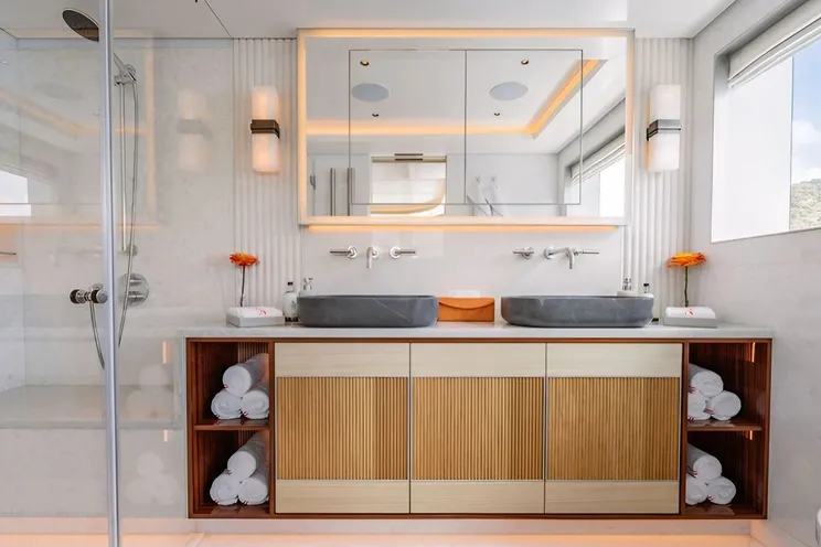 Charter Yacht AD ASTRA - Moonen 122 Martinique - 5 Cabins - Nassau - Exumas - Bahamas - St Martin - St Barths - St Kitts - Leewards - Caribbean