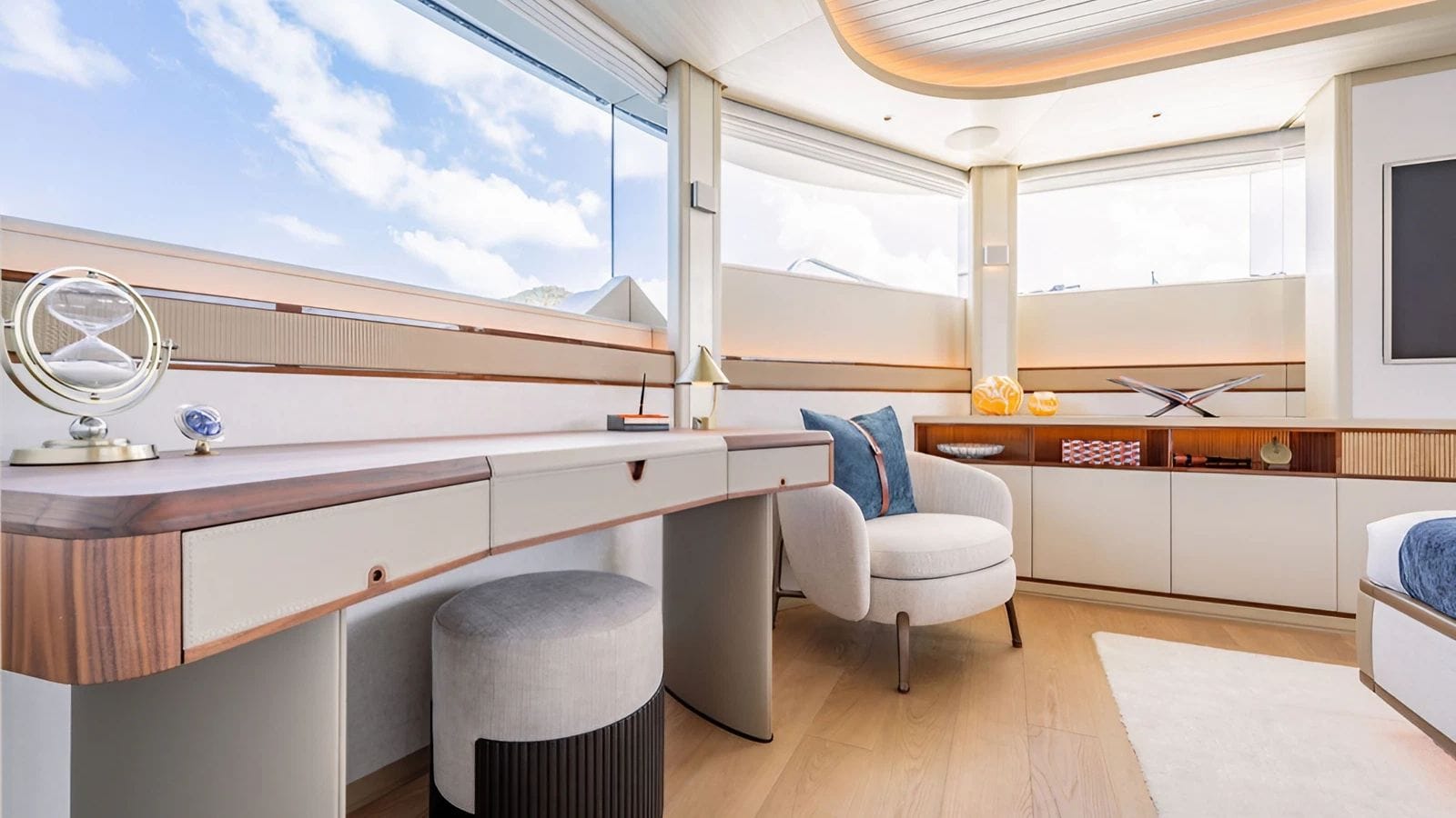 AD ASTRA Moonen 122 Martinique - master cabin office