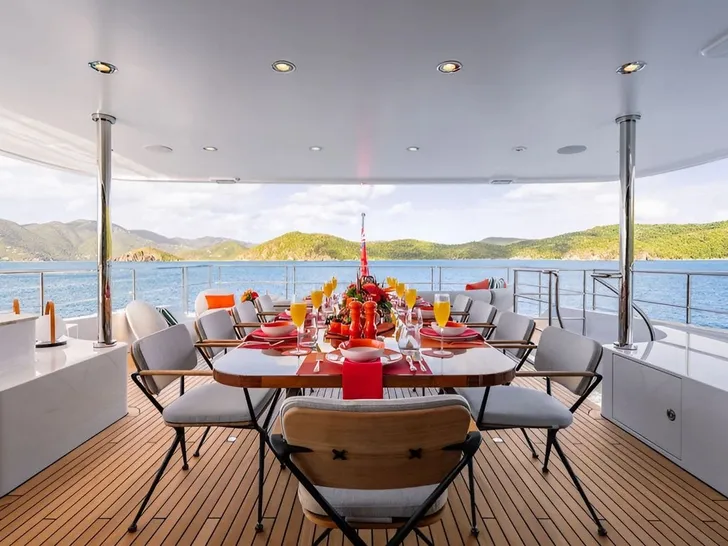 AD ASTRA Moonen 122 Martinique - sky deck alfresco dining set up AD ASTRA Moonen 122 Martinique - sky deck alfresco dining set up