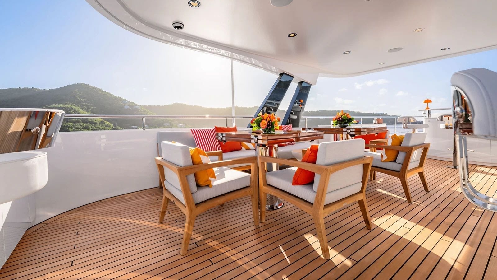 AD ASTRA Moonen 122 Martinique - sundeck alfresco dining area