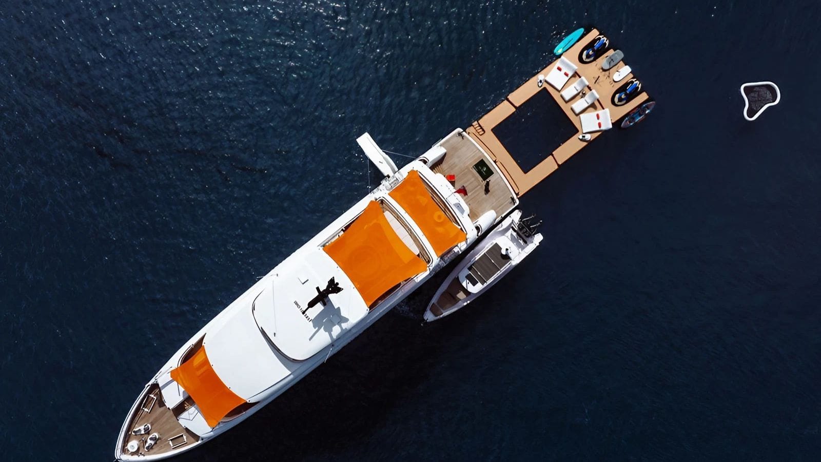 AD ASTRA Moonen 122 Martinique - top aerial shot