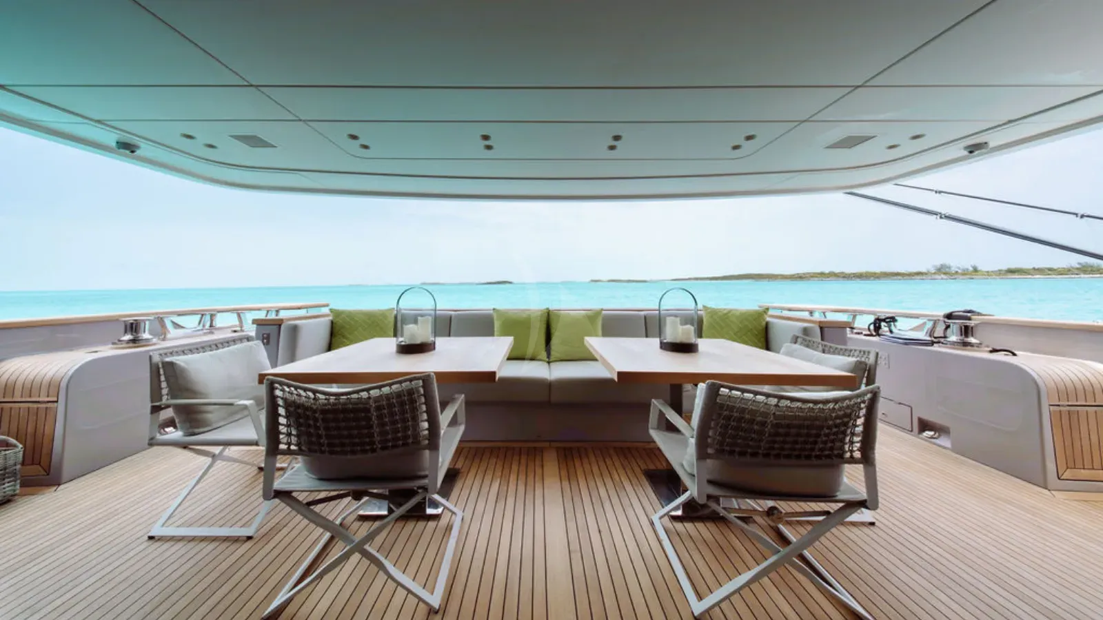 ADIOS Sanlorenzo SD96 - aft deck lounge and dining area