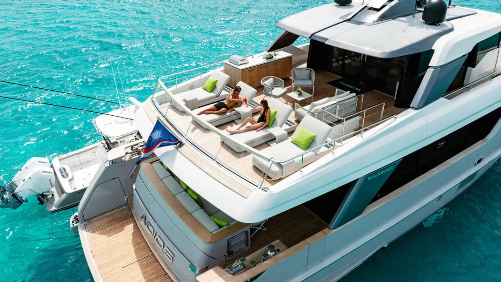 ADIOS Sanlorenzo SD96 - aft shot