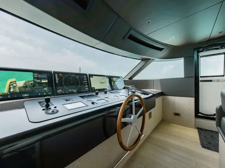 ADIOS Sanlorenzo SD96 - cockpit ADIOS Sanlorenzo SD96 - cockpit