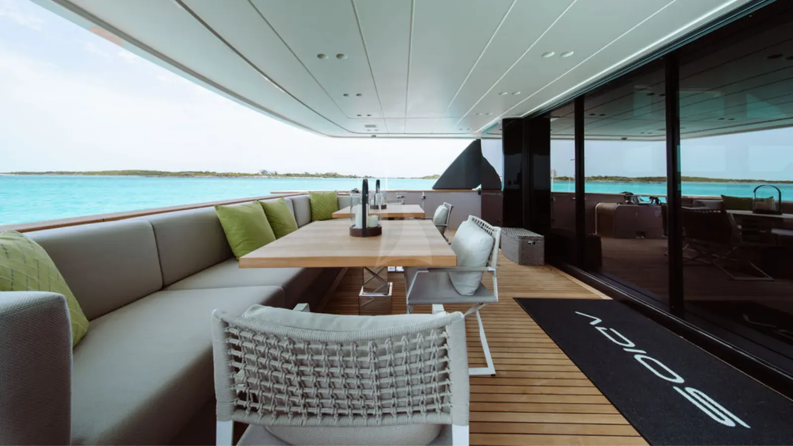 ADIOS Sanlorenzo SD96 - main aft deck dining area